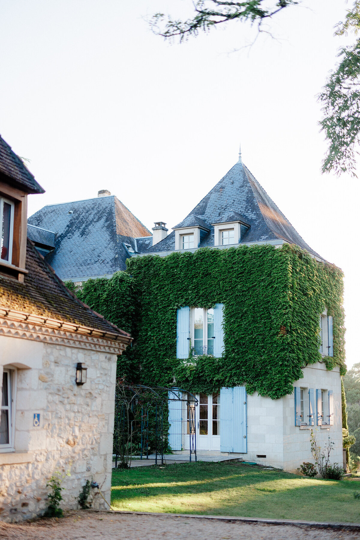 Modern_Chic_Chateau_Valouze_Destination_Wedding_Photographer-68