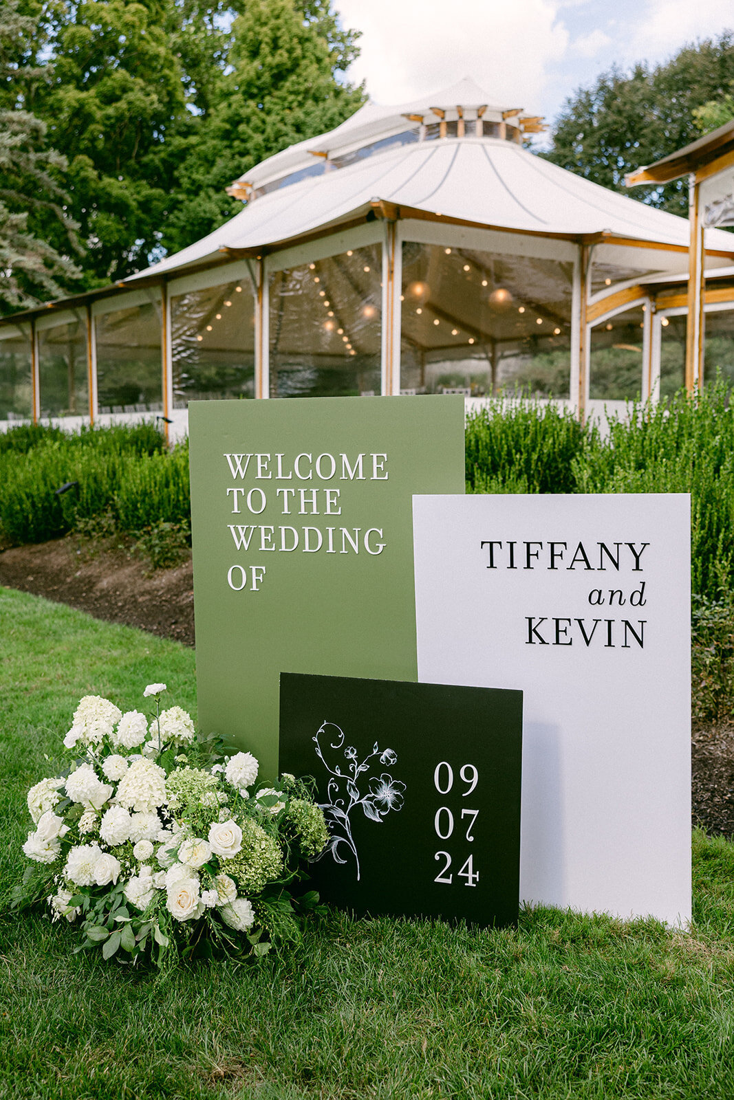 Verve-Event-Co-Laura-Rose-Wedding-Photography-Inns-of-Aurora-Wedding-Welcome-Sign