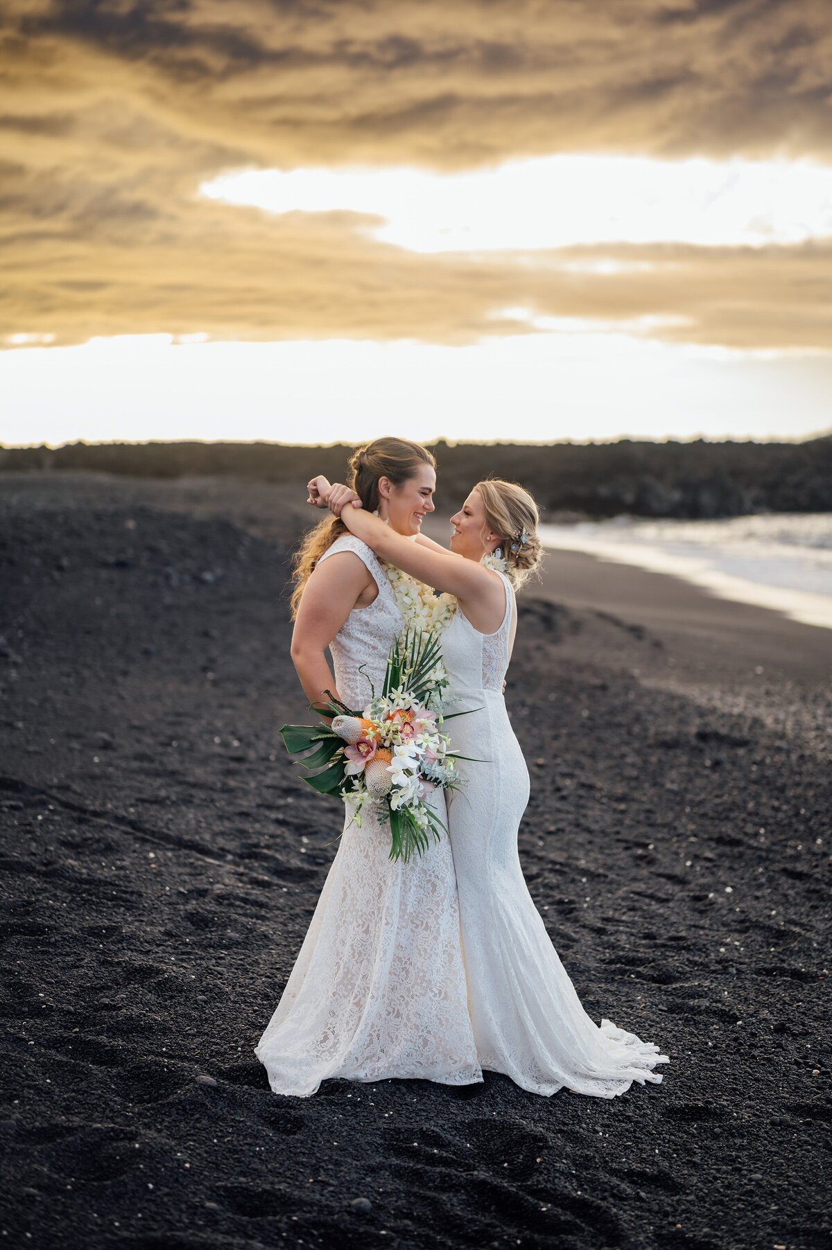 kiholo-black-sand-beach-elopement_0105