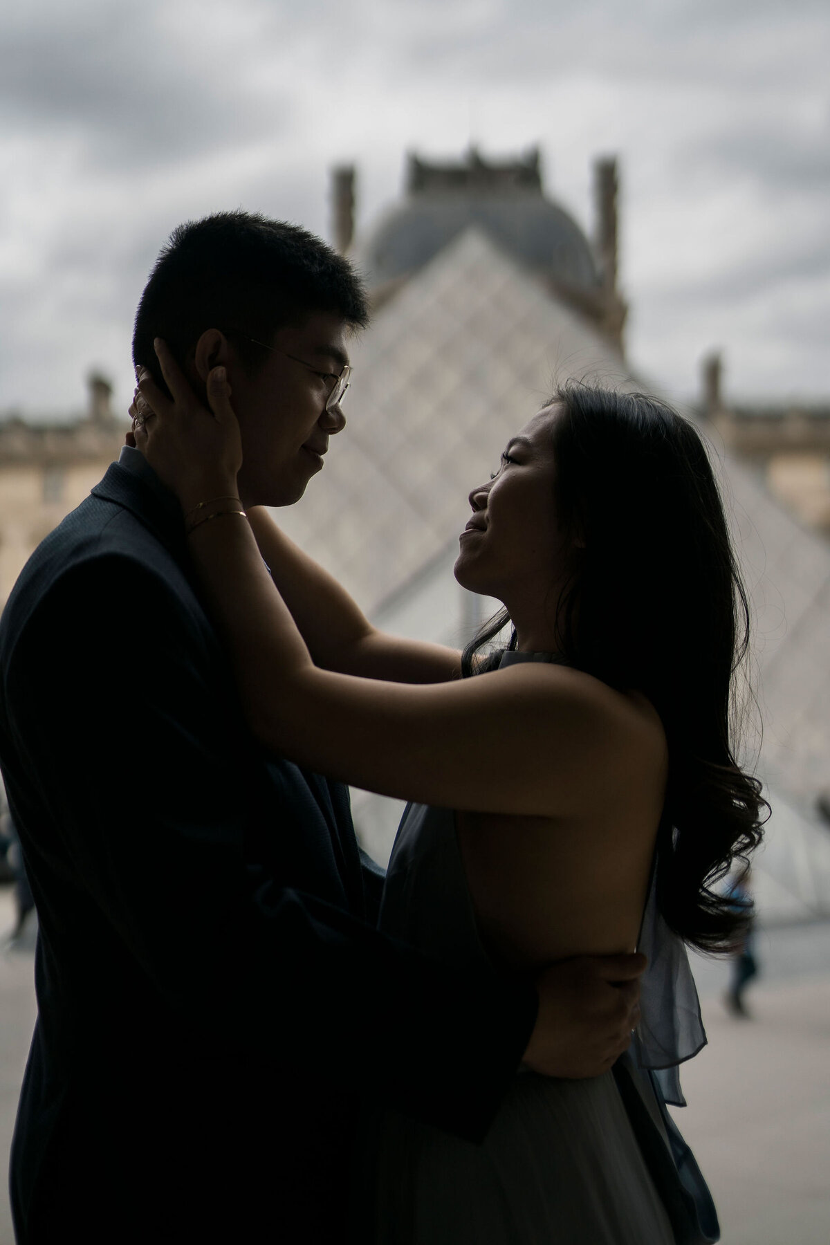 082-Paris-Engagement-Cinematic-Romance-travel-Editorial-Luxury-Fine-Art-Lisa-Vigliotta-Photography