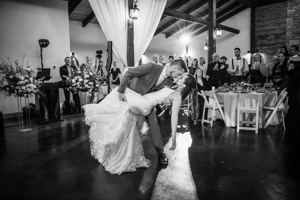 Blue-Mountain-Vineyards-October-Wedding-15