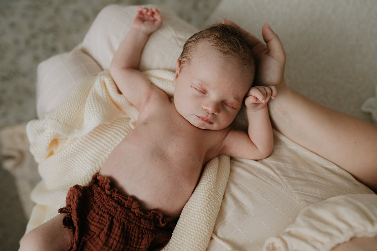 GraceDoveFamilies_WorcestershireNewbornPhotographer_FreddieNewborn-64