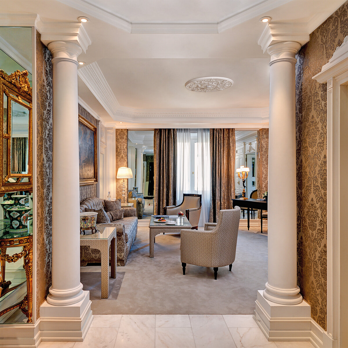 Waterstone - Hassler Collection - Hotel Hassler -Rome - Luxury Boutique Hotel - Gran Deluxe Suite Hassler Entrance - Hotel Hassler  - credit Genivs Loci