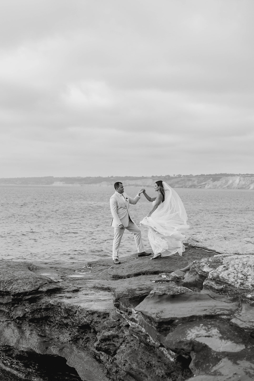 modern-coastal-wedding-meagan-hilss-events