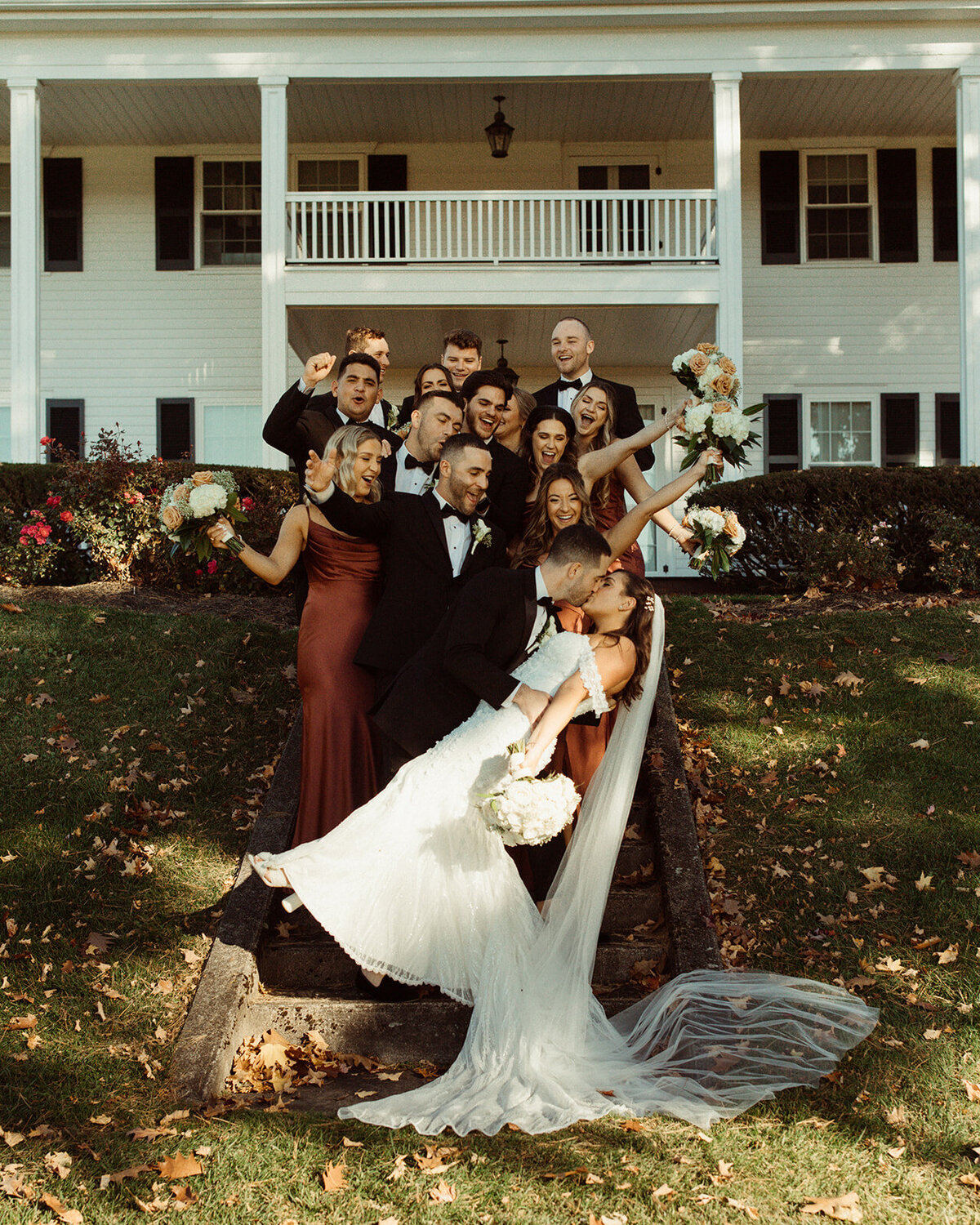 fall-wedding-party-portrait