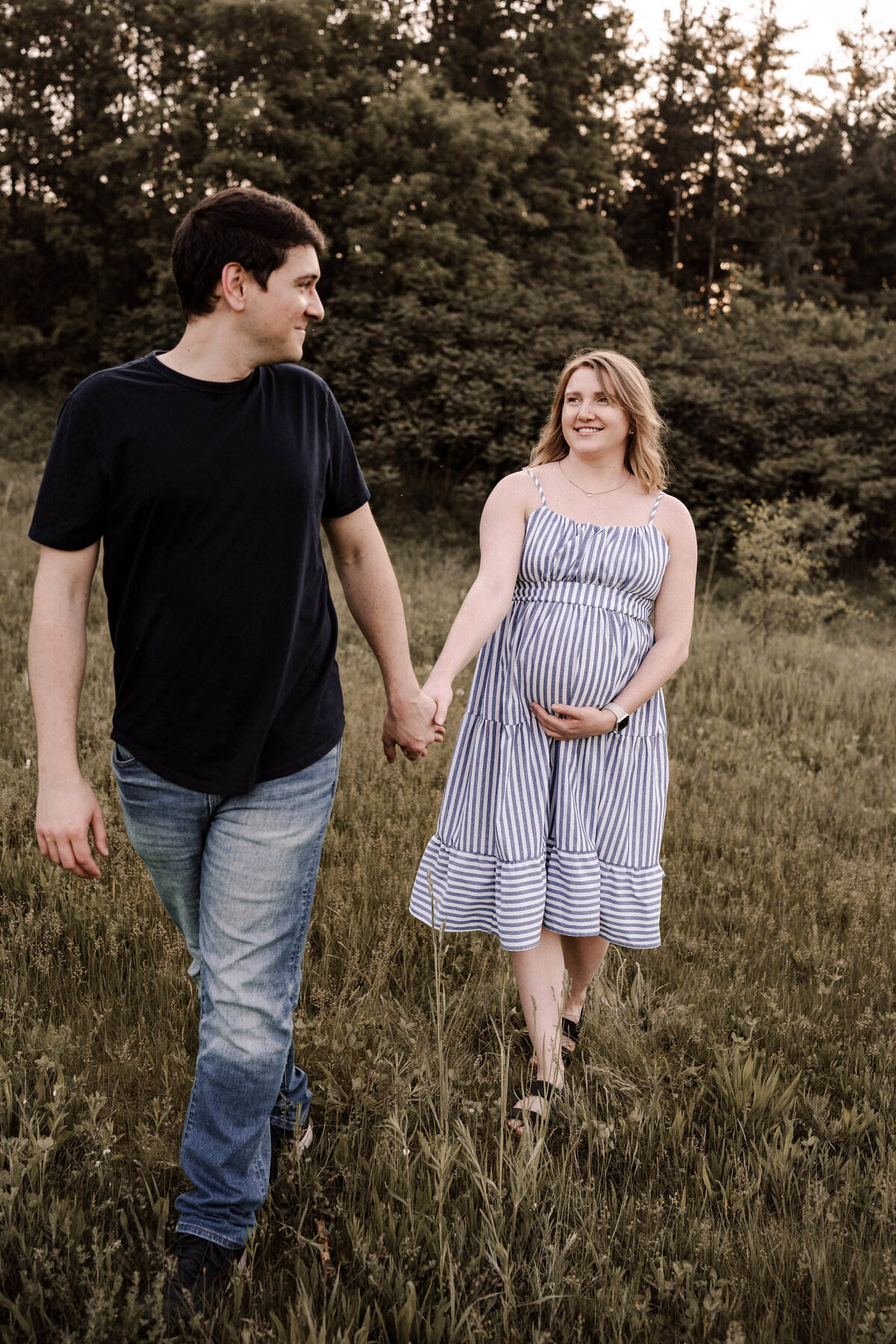 Maternity Photographer - Moss and Meadow - Waterloo - Kitchener - Cambridge