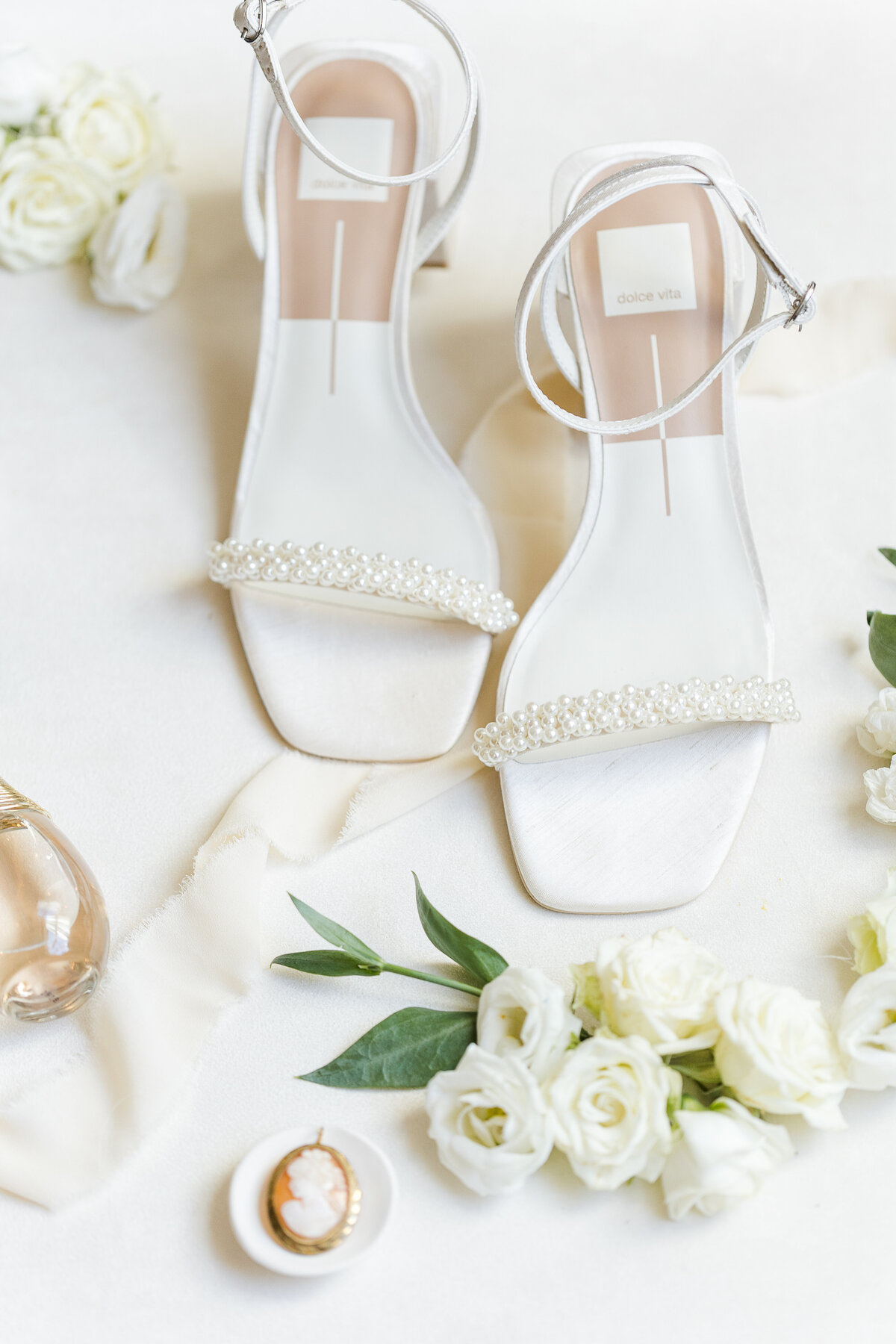 Caroline & Joey wedding sneak peeks. Bella Faith Photography 20