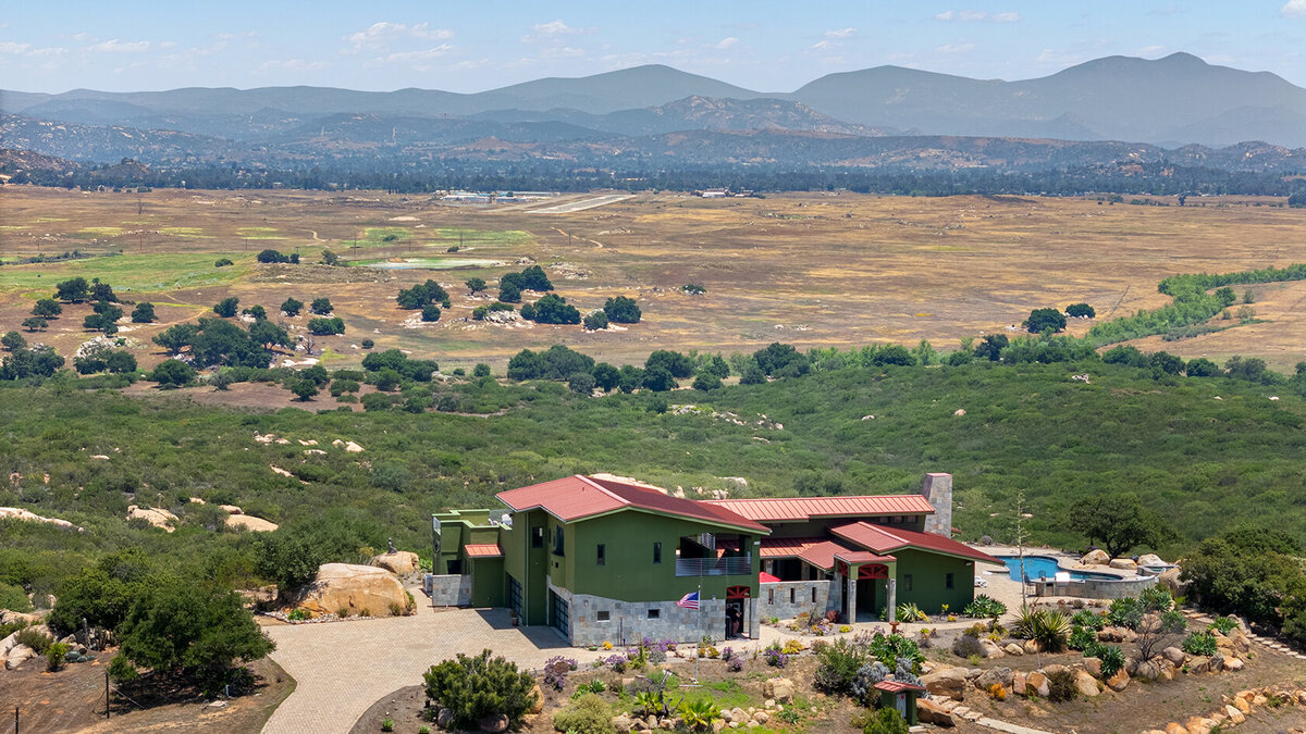 Ramona-San-Diego-Real-Estate-Photography-Meg-Bogart-Closing-Photos-4