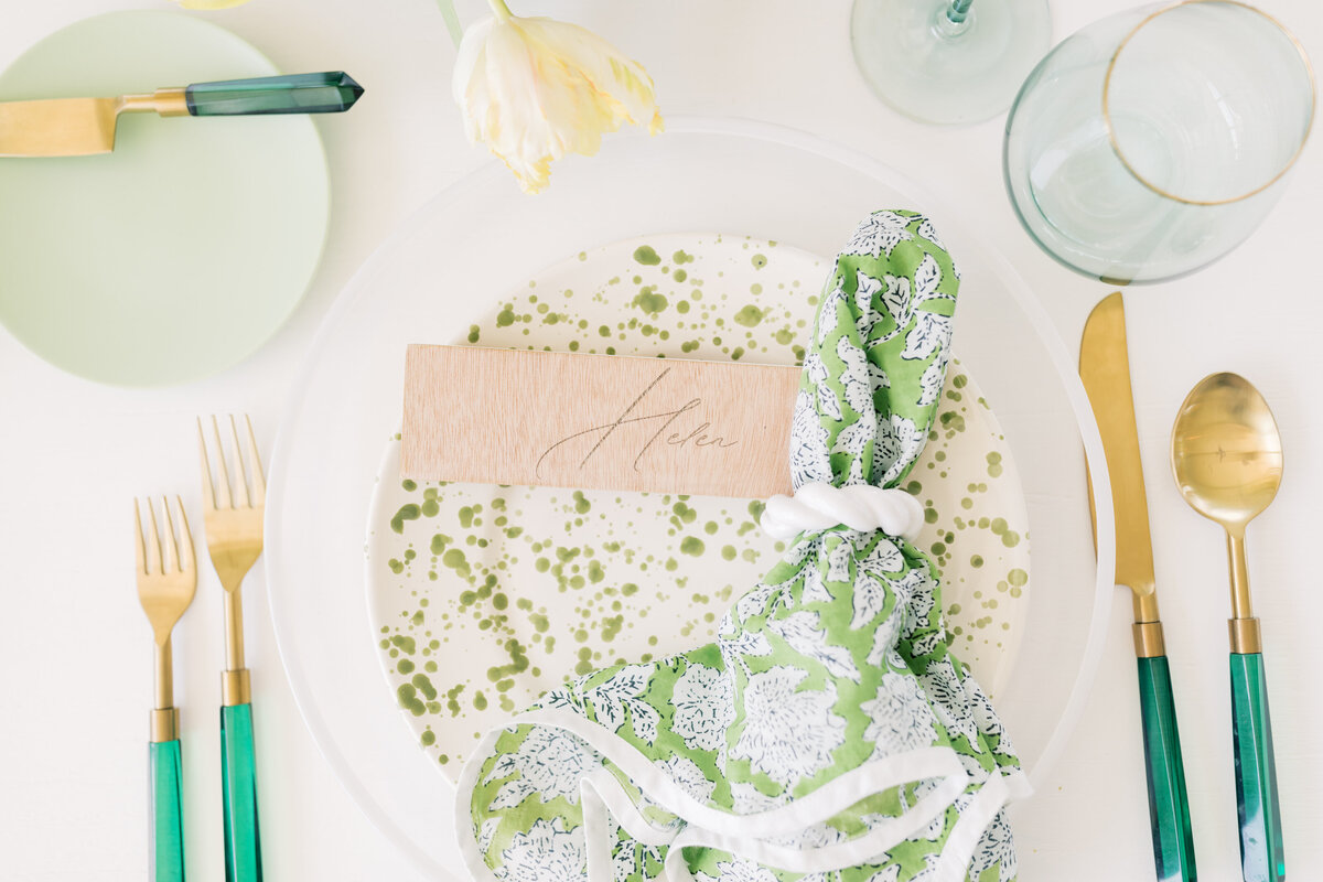 wood-placecard-green-wedding-menu