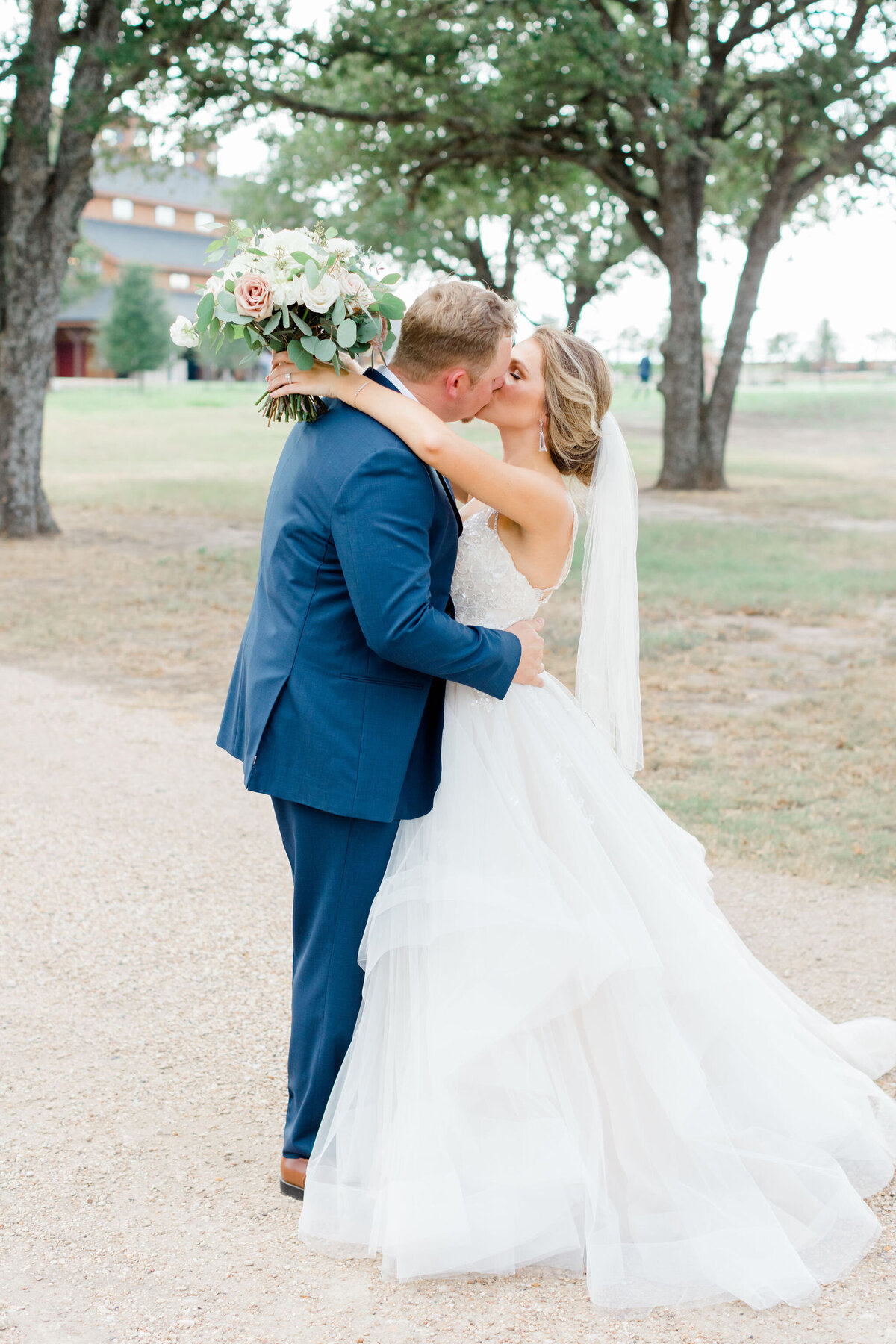 summer-natural-blush-weinberg-college-station-texas-wedding-23