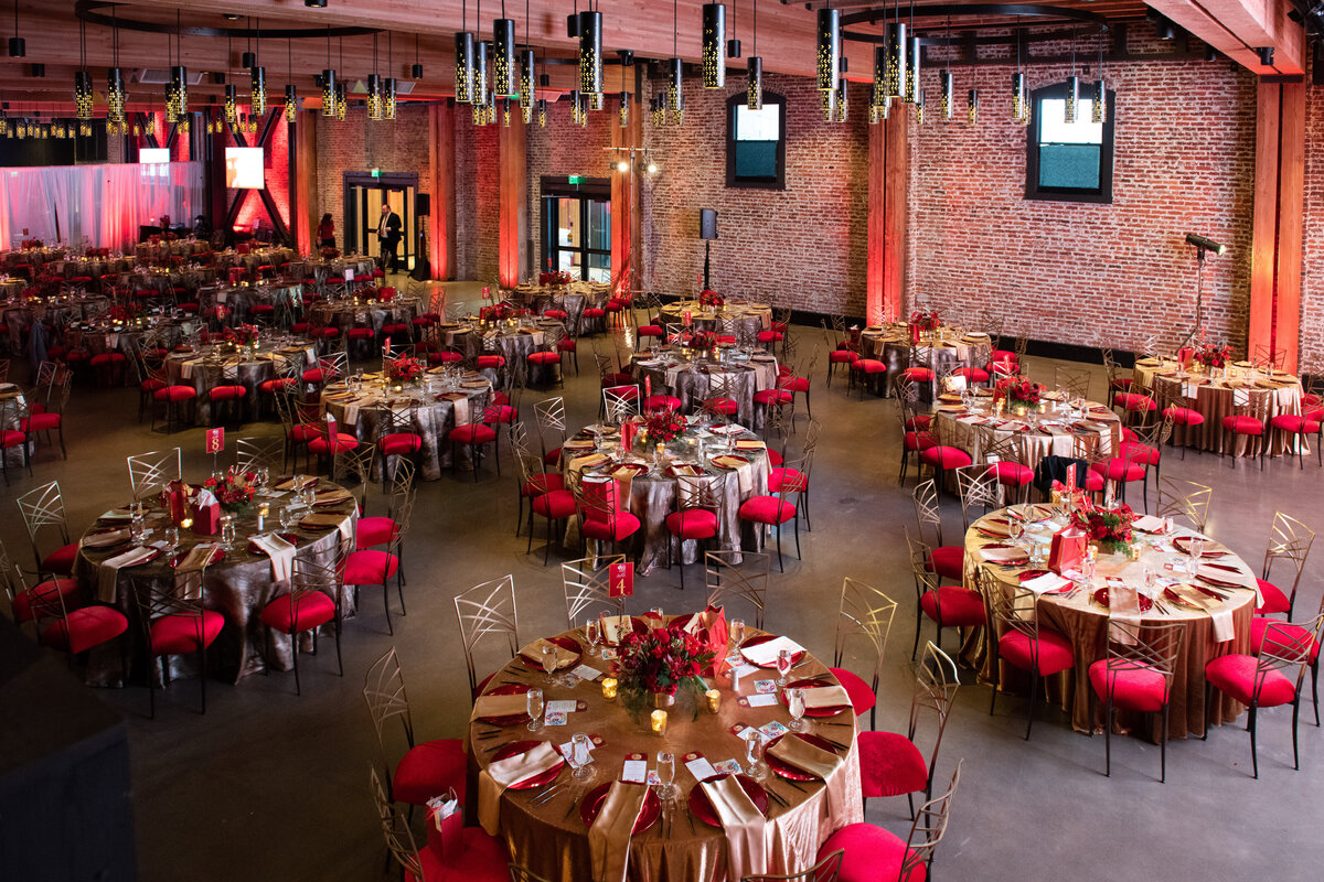 Red-Flowers-for-Fundraiser-Gala-Flora-Nova-Design-Seattle-00021