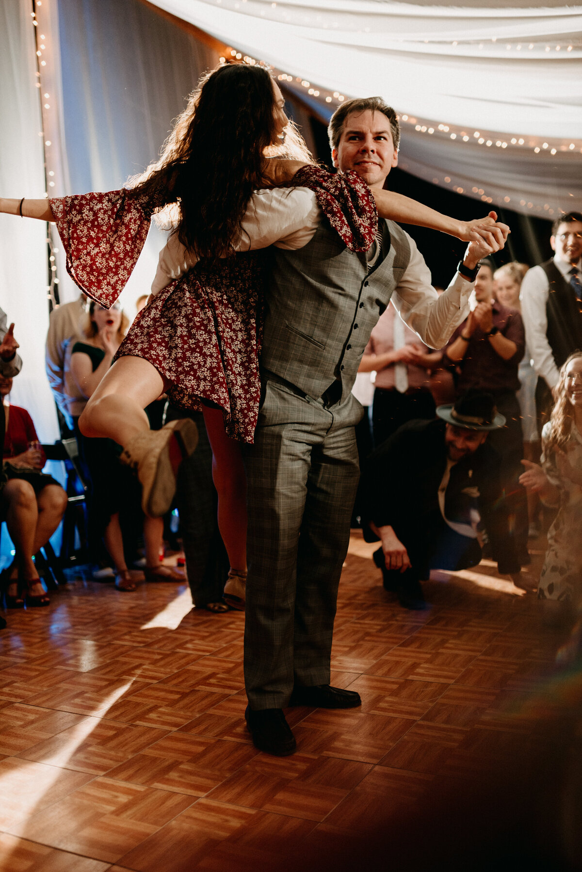 Reception-Arizona-Wedding-Photographer-Iowa_wedding_photographer-Bakyard-wedding-vintage-bride-Alaynna-Ann_Schwartz-Playlife-176