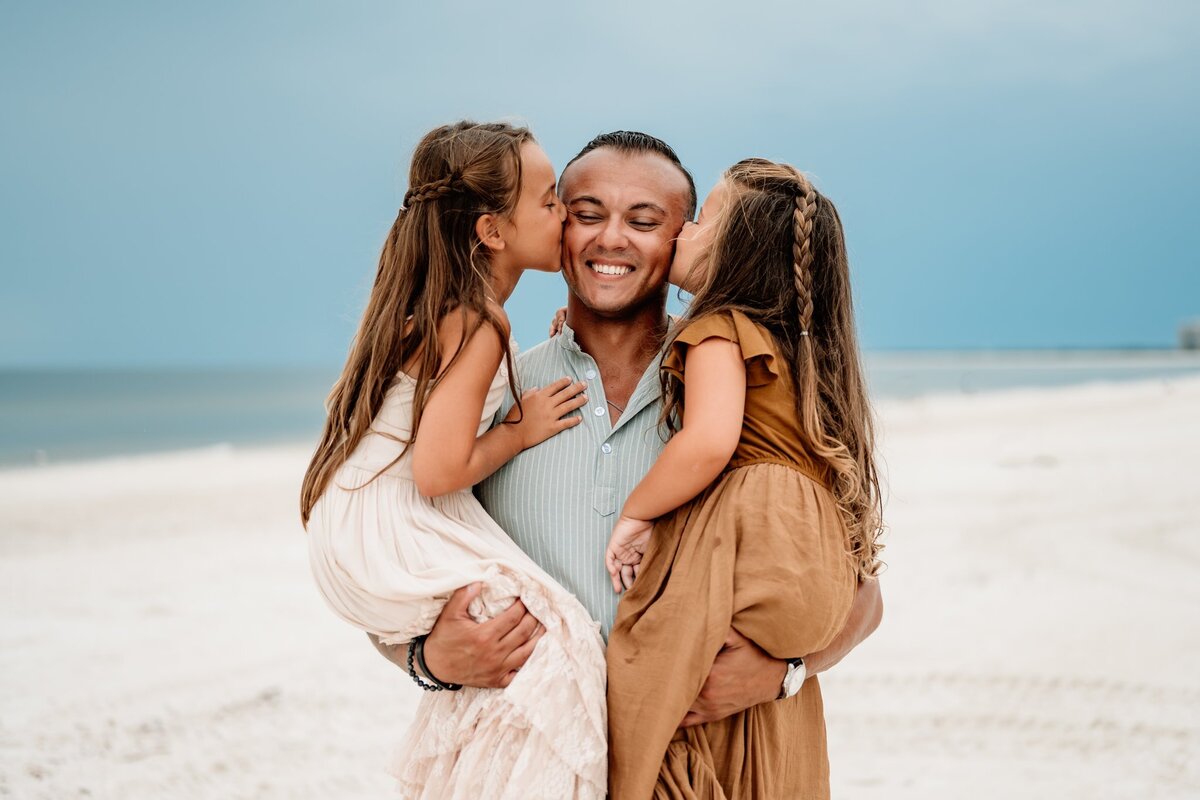 golden-hour-family-photoshoot-beach