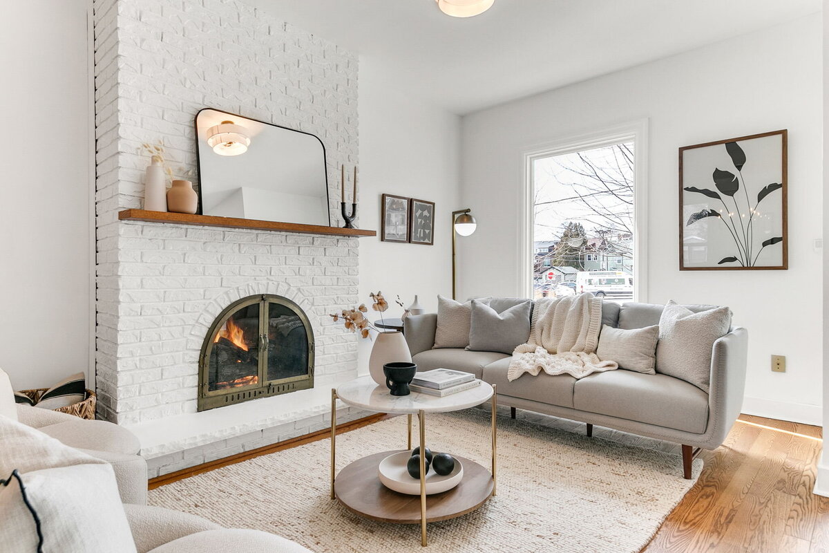 9-web-or-mls-8_002_Living Room