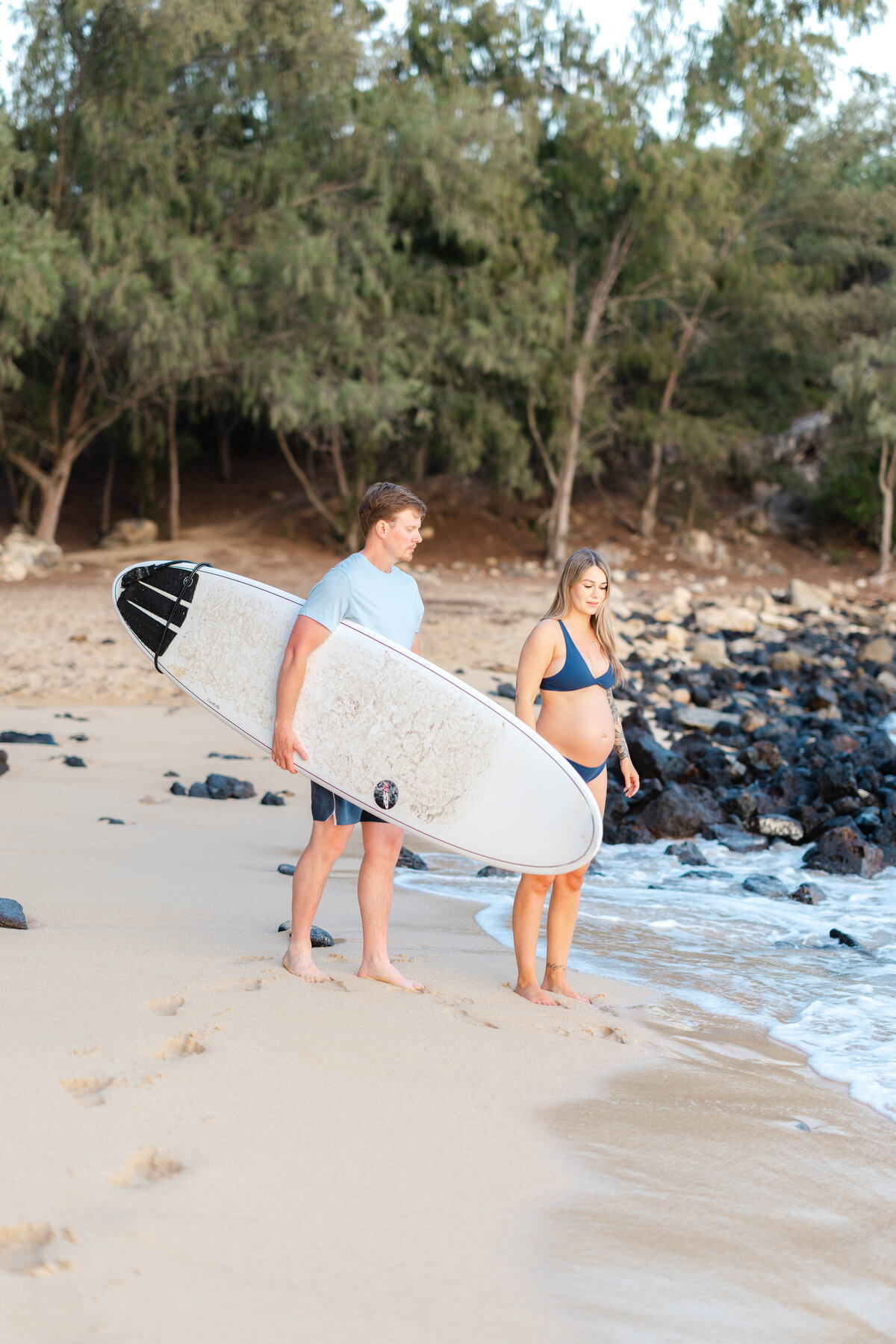 Kauai, Hawaii Maternity Photoshoot