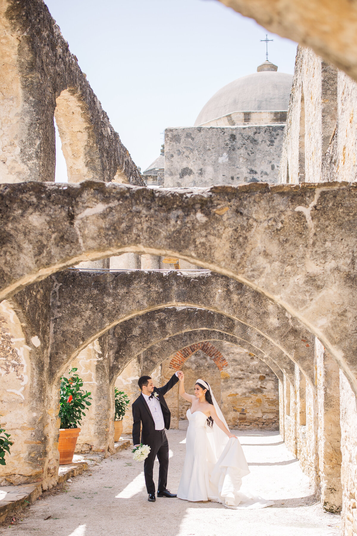 Alex-and-Drew-dancing-under-the-arches-at-San-Jose-Mission-in-San-Antonio-Texas