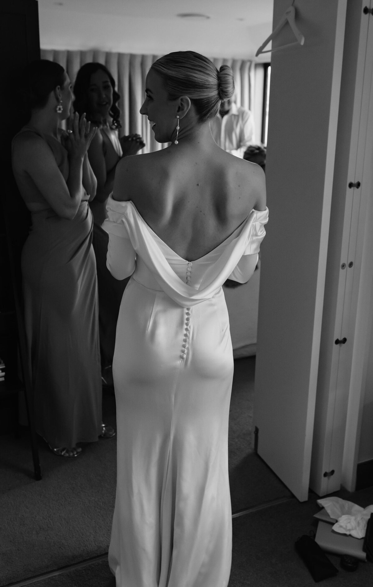 blackandwhite-sexy-wedding-dress-backless