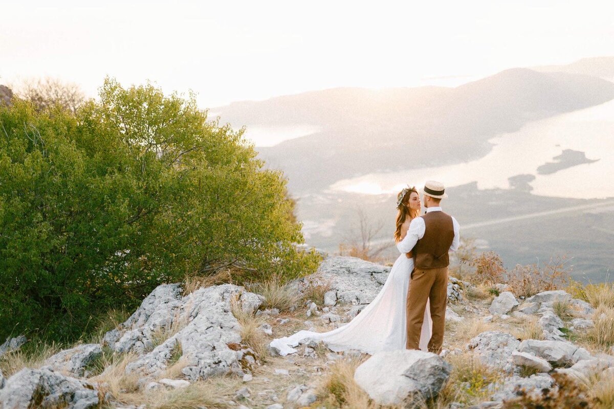 E8-Engagement-Photoshoot-In-the-mountains-with-horses-Ruslan-and-Kristina-2017-09-24-2500px-1068