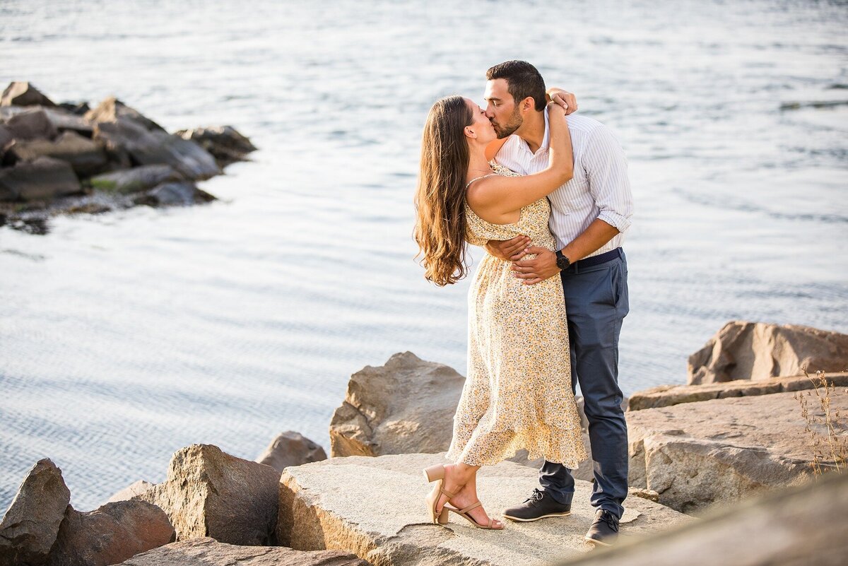 engaged-couple-kissing-on-new-jersey-rocks