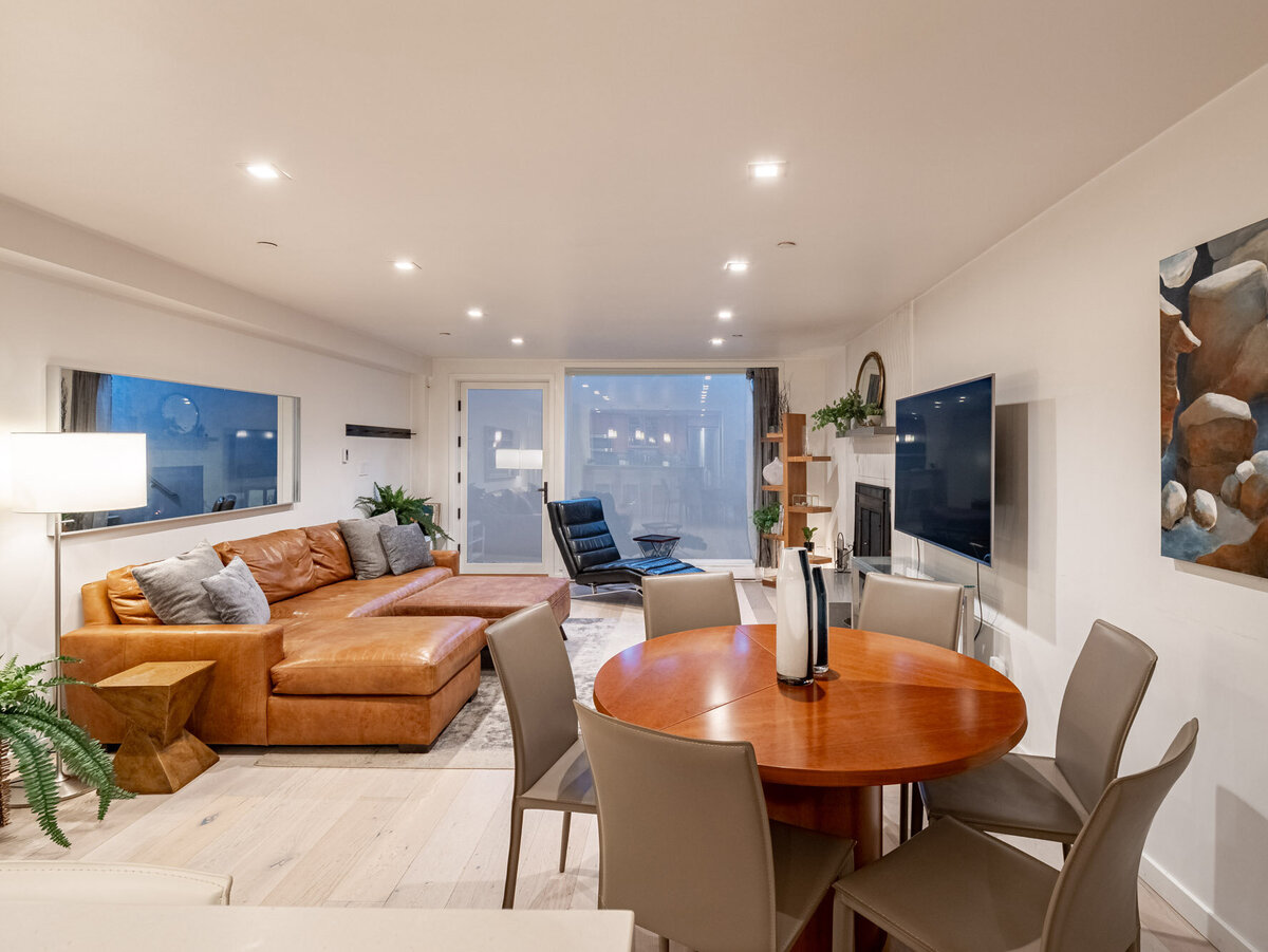 5 LIVING ROOM