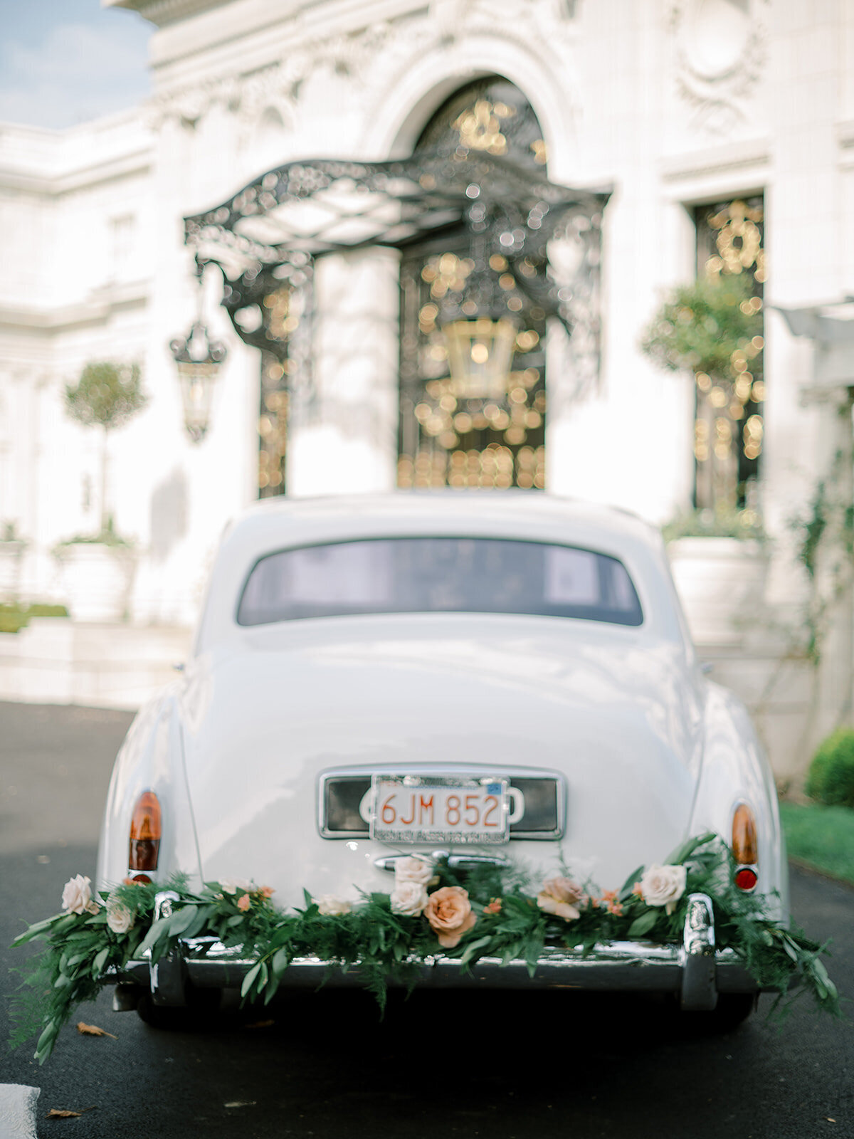 Kate_Murtaugh_Events_Newport_Rosecliff_wedding_planner_floral_getaway_car