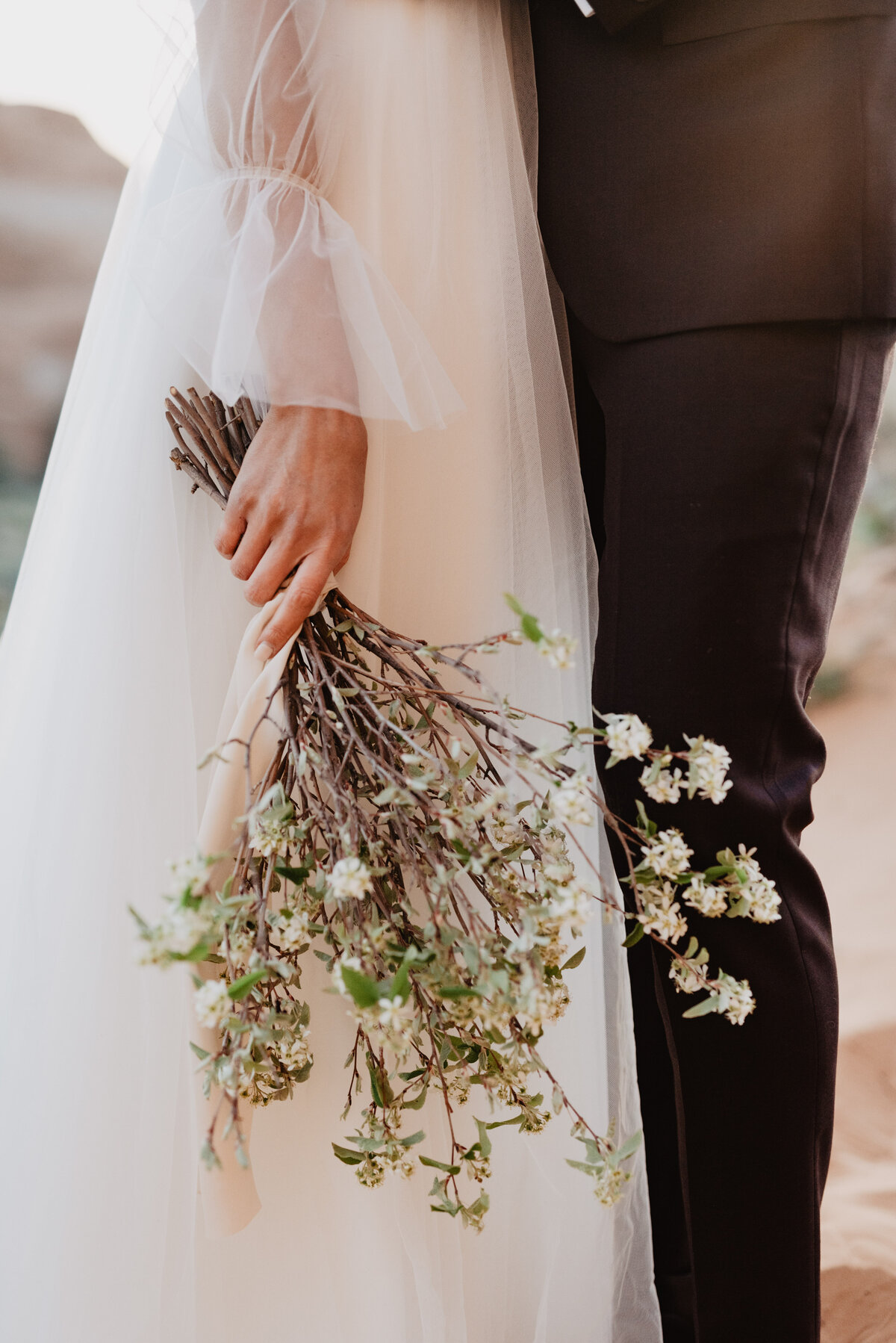 Utah elopement photographer captures bridal bouquet