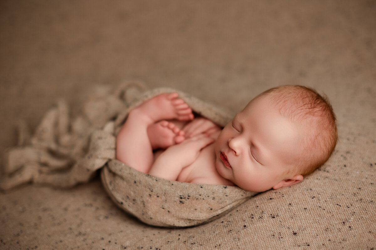 best Cave Springs newborn photographer, baby portrait studio near me Bentonville AR, newborn photography packages