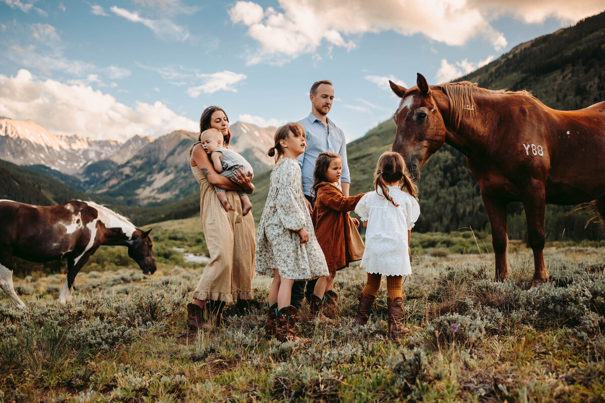 Outdoor family session in Telluride with horses