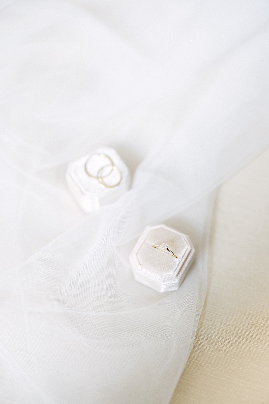 Svatební prstýnky a zásnubní prsten