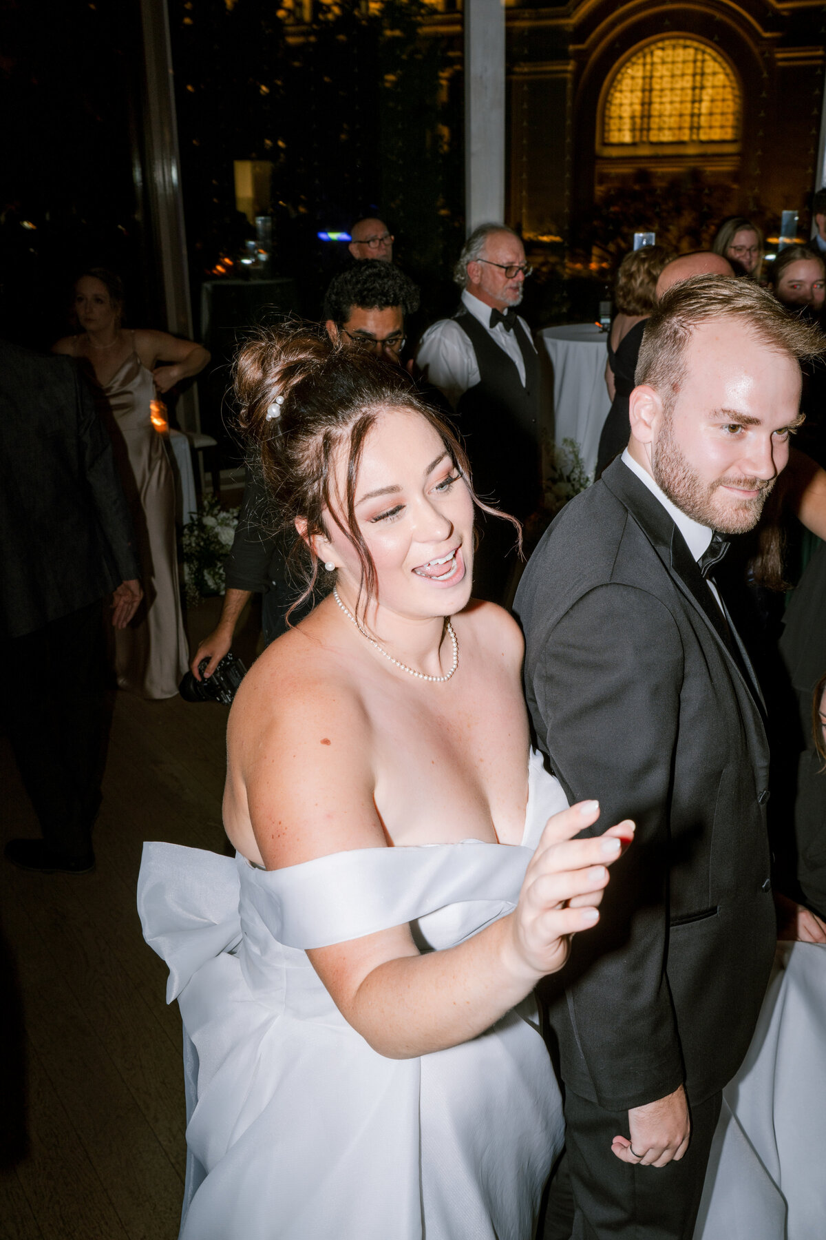 1594 Pascale and Nicolas NAC OBorn Room Wedding Downtown_Ottawa_Photography by Emma