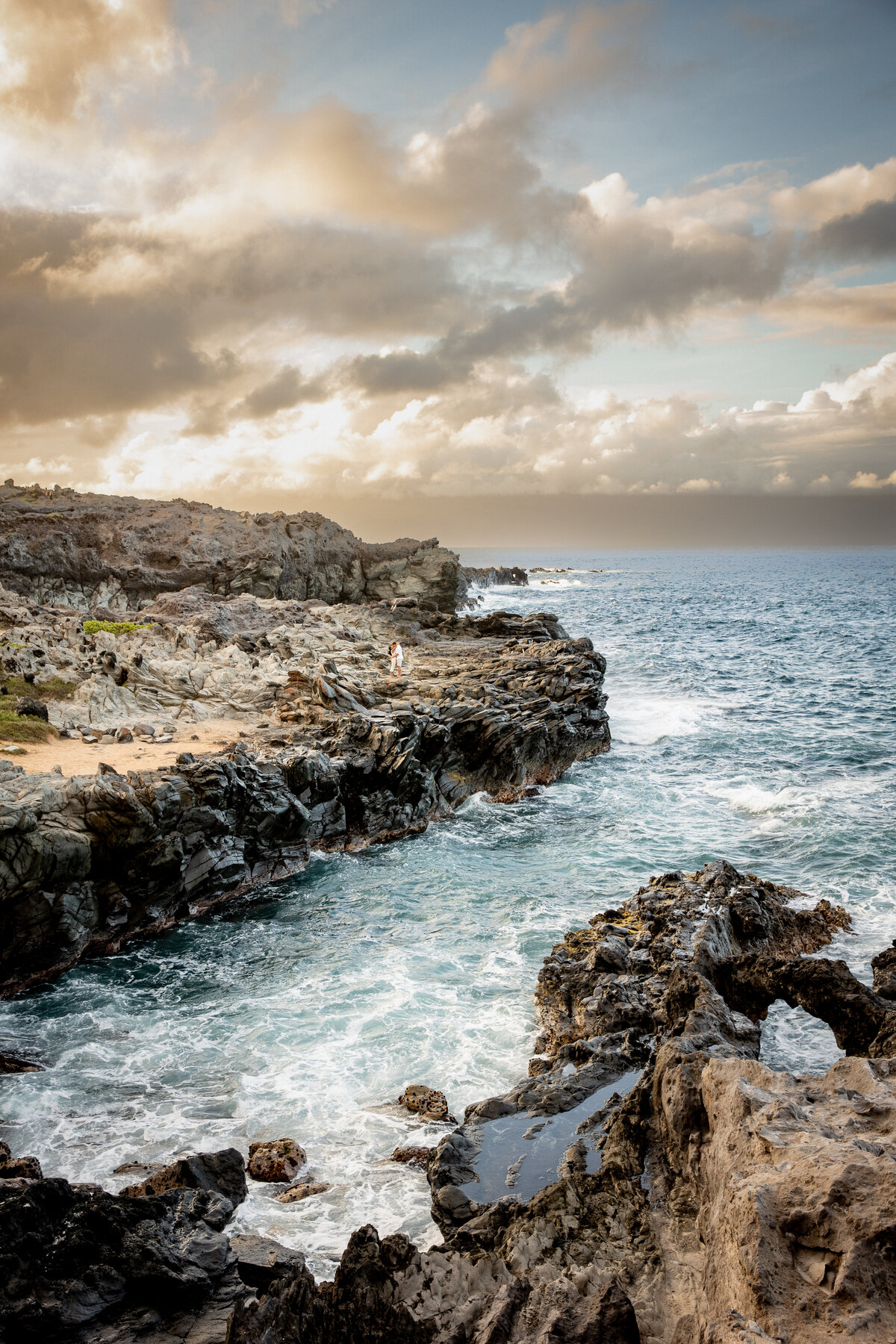 Hawaii Engagement Photographer captures cliff and water in Hawaii