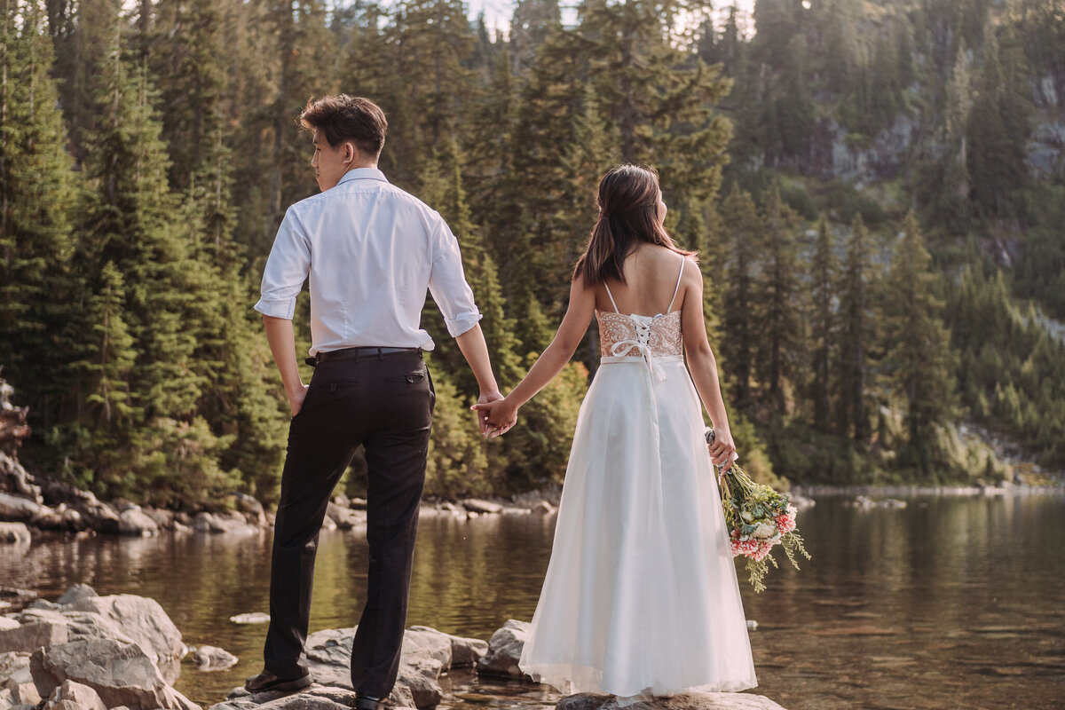 Joyce Li Photography Destination Wedding Elopement Engagement Lifestyle Portrait Photographer West Coast Seattle Washington California snowlakeengagement-9