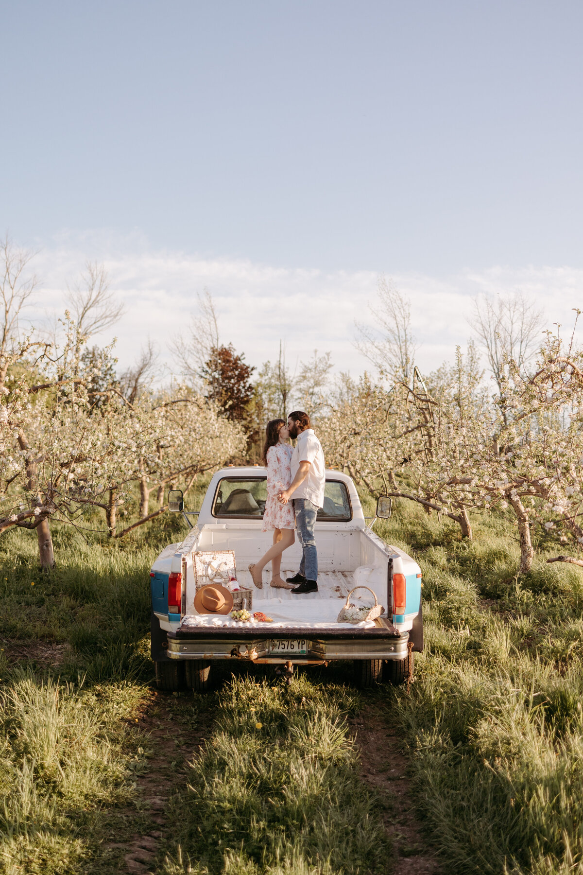 couple kissing in truck bed