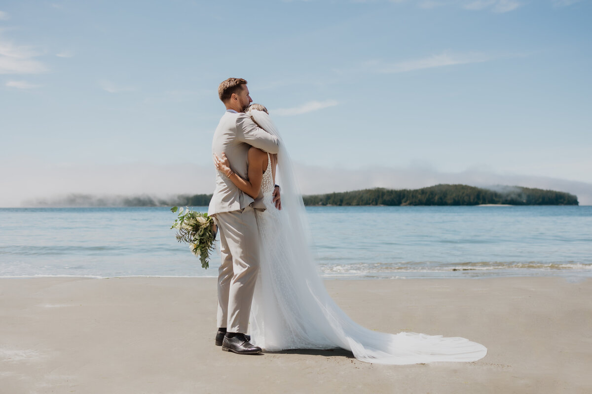 Jessica-Rae-Schulz-Edmonton-Alberta-Tofino-British-Columbia-Wedding-Elopement-Photographer-Love-Beach-Boho-Candid-24