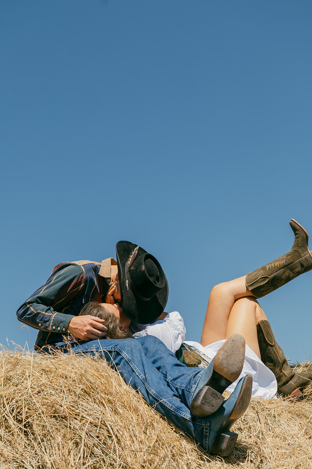 presley-gray-photo-haybale-forest-montana-elopement-7370