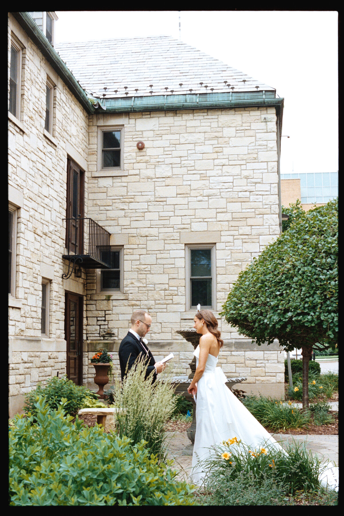 loui_photography_minneapolis_summer_wedding_stacy_tommy_film-2