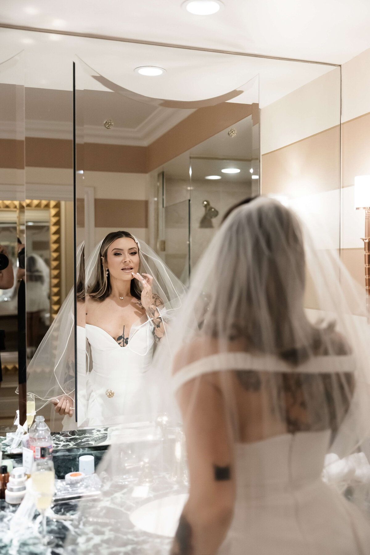 14_riskyexposure_sasha-andy_las-vegas-elopement-photography