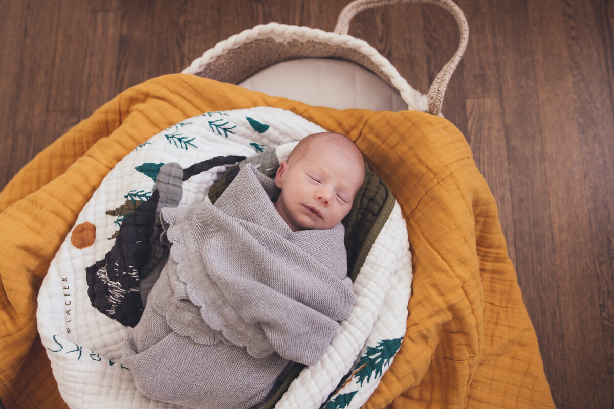 Lindsay-wilson-photography-in-home-newborn-39