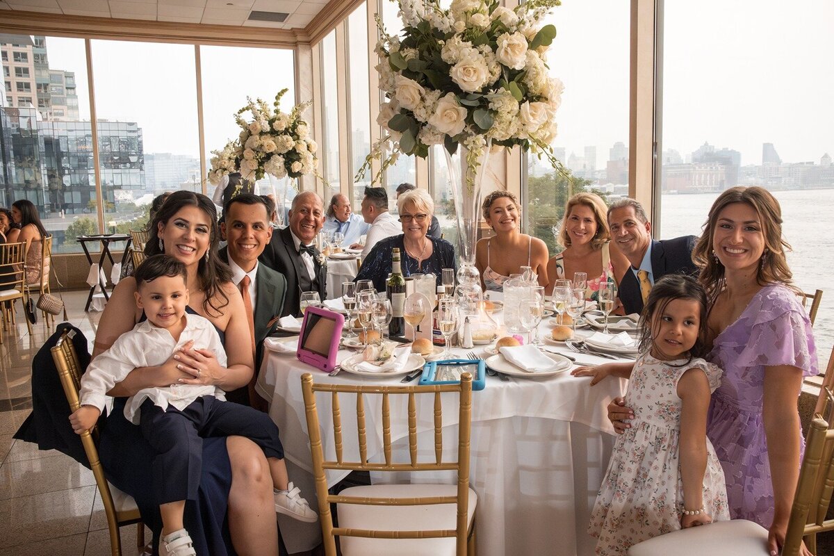 Giando-table-family-portraits