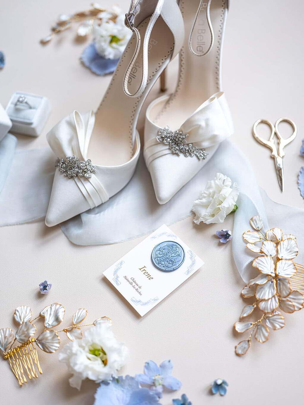 Wedding accessories in ivory and blue shades