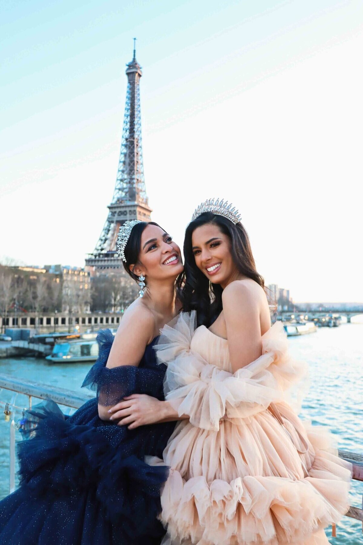 family-photoshoot-in-paris-with-flying-dresses-16