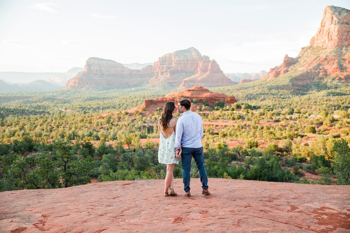 Bell_Rock_Proposal_Sedona_AZ_Danielle_Holman_Wedding_Photography_0015