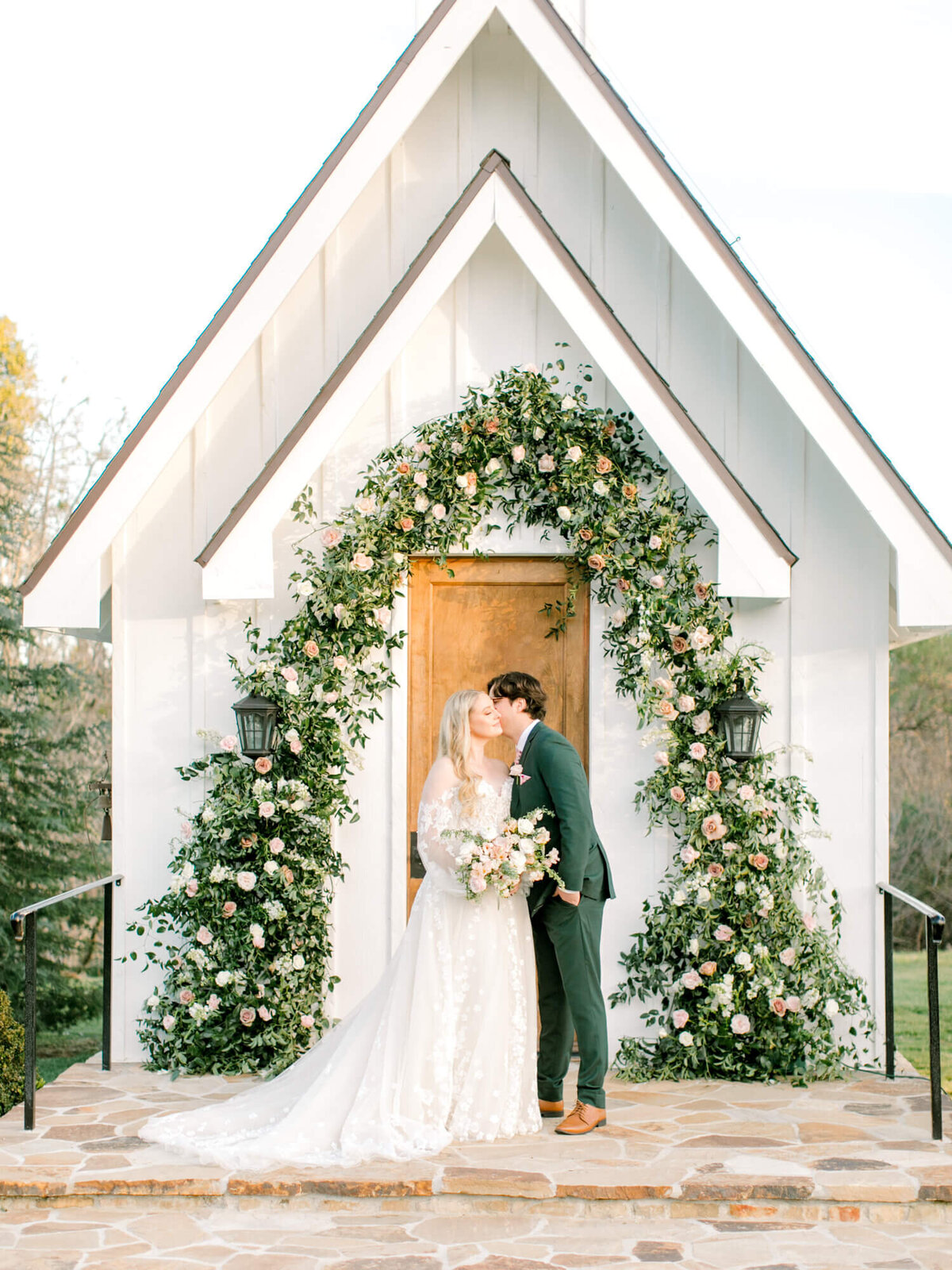english chapel wedding venue ceremony first kiss