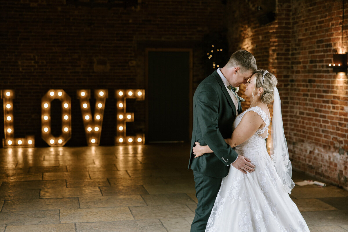 0278Sophie & Ross - Hazel Gap Barn - Dan Tomkins Photography-1