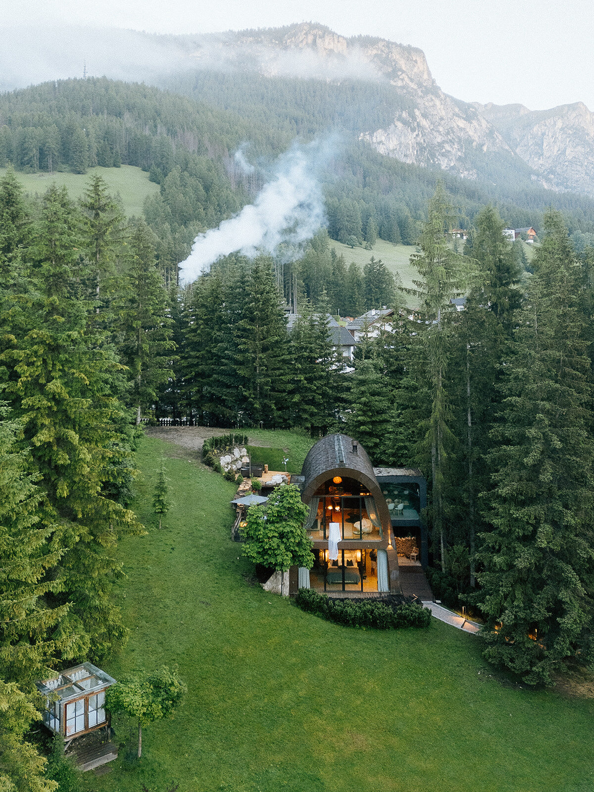 Elsa-Emmanuel-Mi-Chalet-Cadini-Dolomites-Elopement-Photoshoot-2_websize (1)