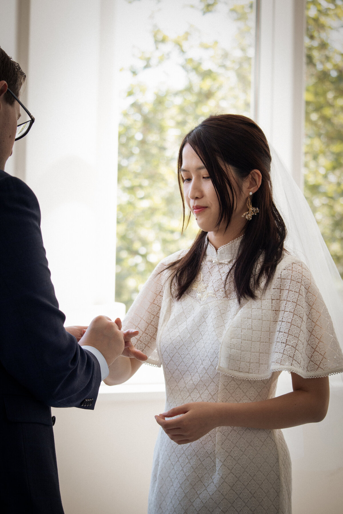 Seattle-courthouse-elopement-timeless-wedding-jennifer-moreno-photography-Washington