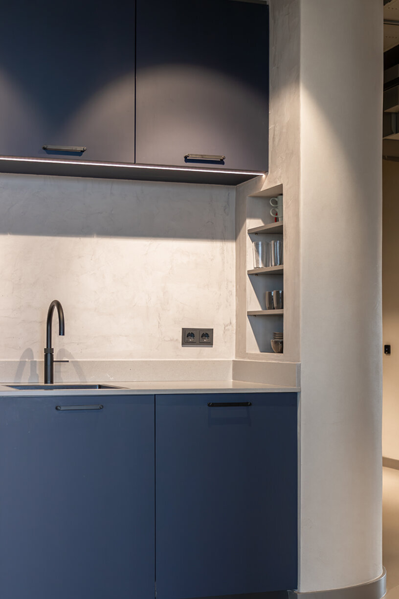 eindresultaat-project-dordrecht-kantoor-ontwerp-verbouwing-Koninklijke-Van-Der-Wees-Groep-pantry