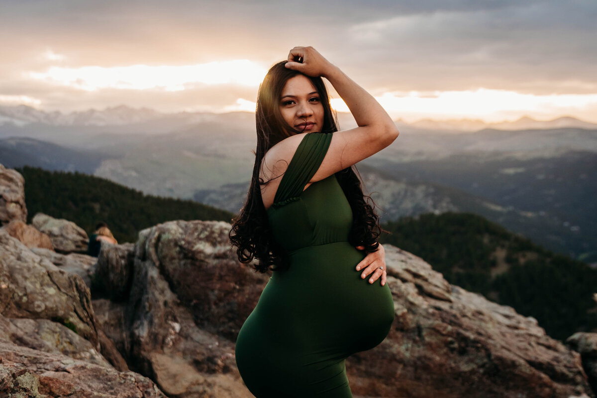 pregnant mama posing in front of gorgeous mountain views