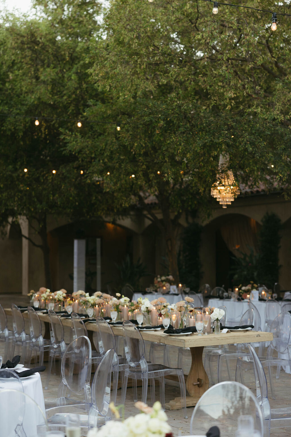 pretty-palm-leaf-event-co-molly-and-rodrigo-wedding-in-serra-plaza-48