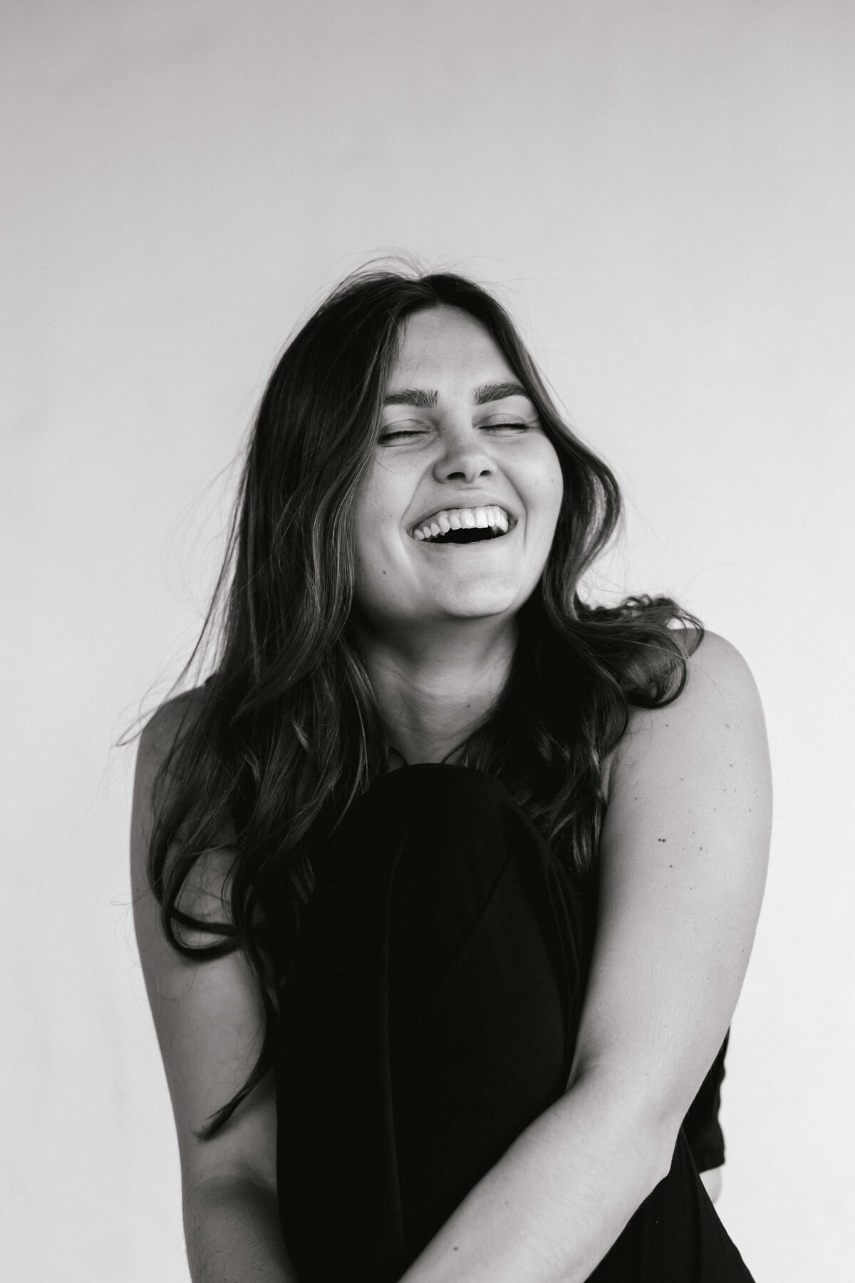 Authentisches Business-Foto einer Unternehmerin in Salzburg, ideal für Personal Branding und Startup-Marketing.